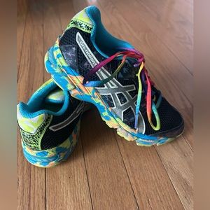 ASICS gel noosa girls size 3.5